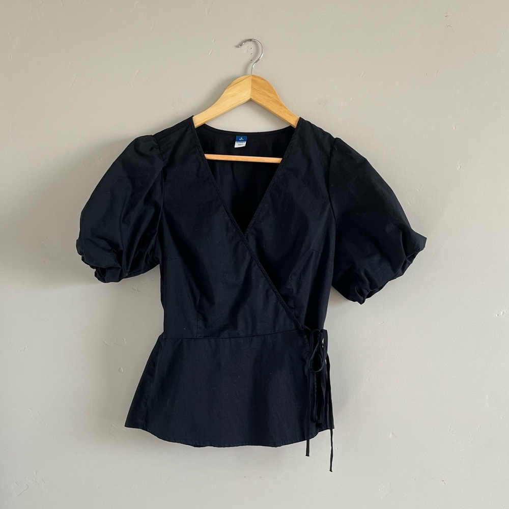 Old Navy | Black Puff Sleeve Short Sleeve Wrap Top